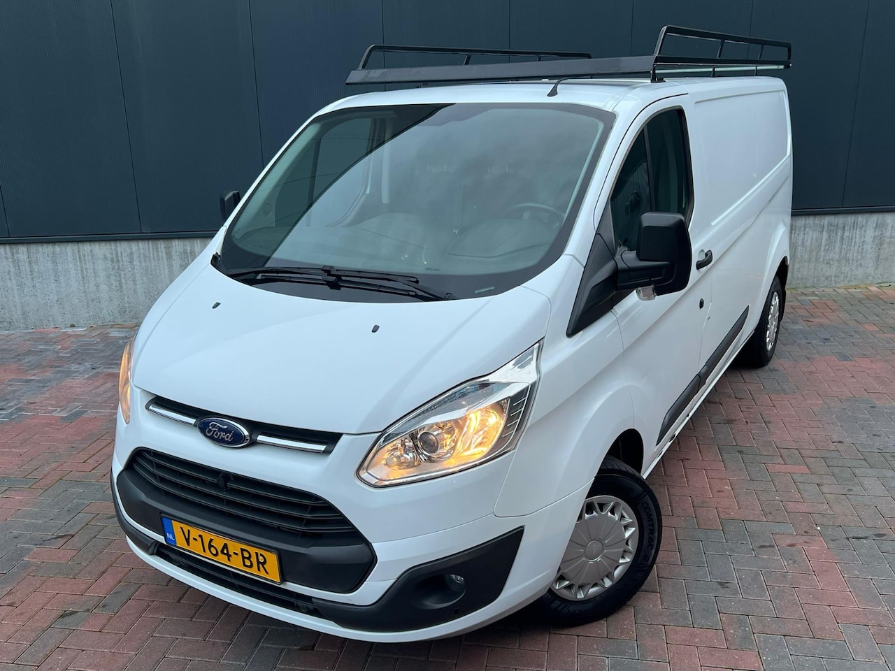Ford Transit Custom - 290 2.2 TDCI L2H2 Trend * Airco * Cruise * Trekhaak * Imperiaal * - AutoWereld.nl