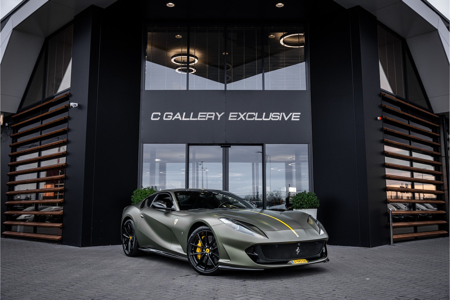 Ferrari 812 Superfast - 6.5 V12 HELE - Racing seats l Passenger display l JBL - AutoWereld.nl