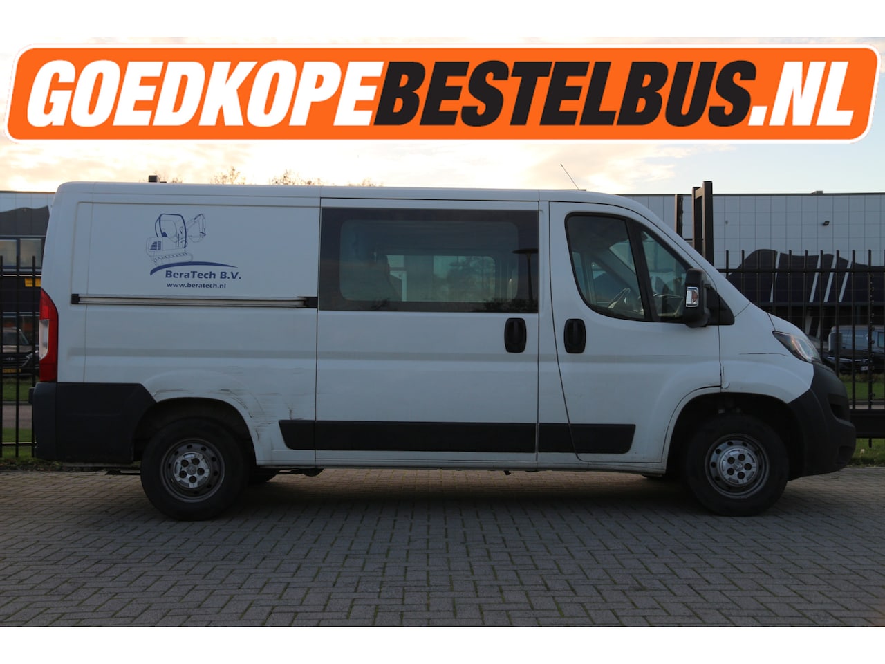 Peugeot Boxer - 2.2 BlueHDi 140 / DC / L2H1 / 2x Schuifdeur / APK 09-2026 / Airco.. - AutoWereld.nl