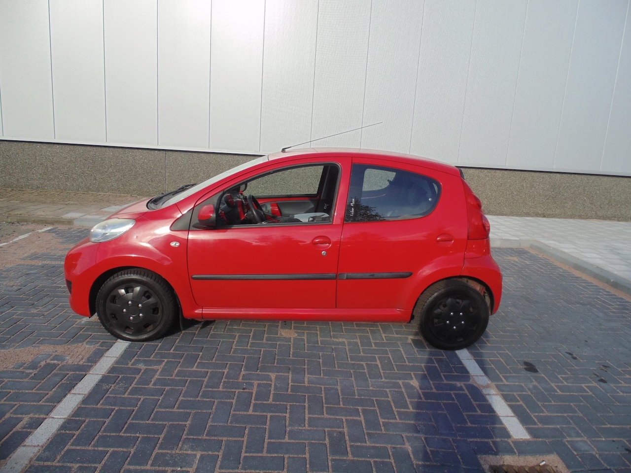 Peugeot 107 - 1.0-12V Urban Move MET AIRCO 2011 - AutoWereld.nl