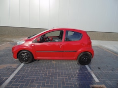 Peugeot 107 - 1.0-12V Urban Move MET AIRCO 2011