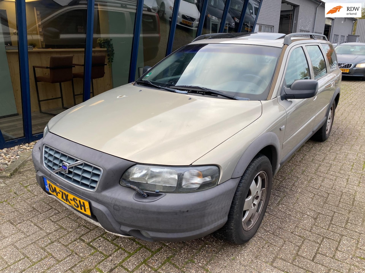 Volvo V70 Cross Country - 2.4 T Export of Carbage Run APK 03-2026 - AutoWereld.nl