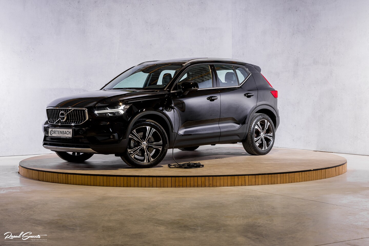 Volvo XC40 - 1.5 T4 Recharge Inscription | Panorama dak | Harman Kardon | Zwenkbare trekhaak | - AutoWereld.nl