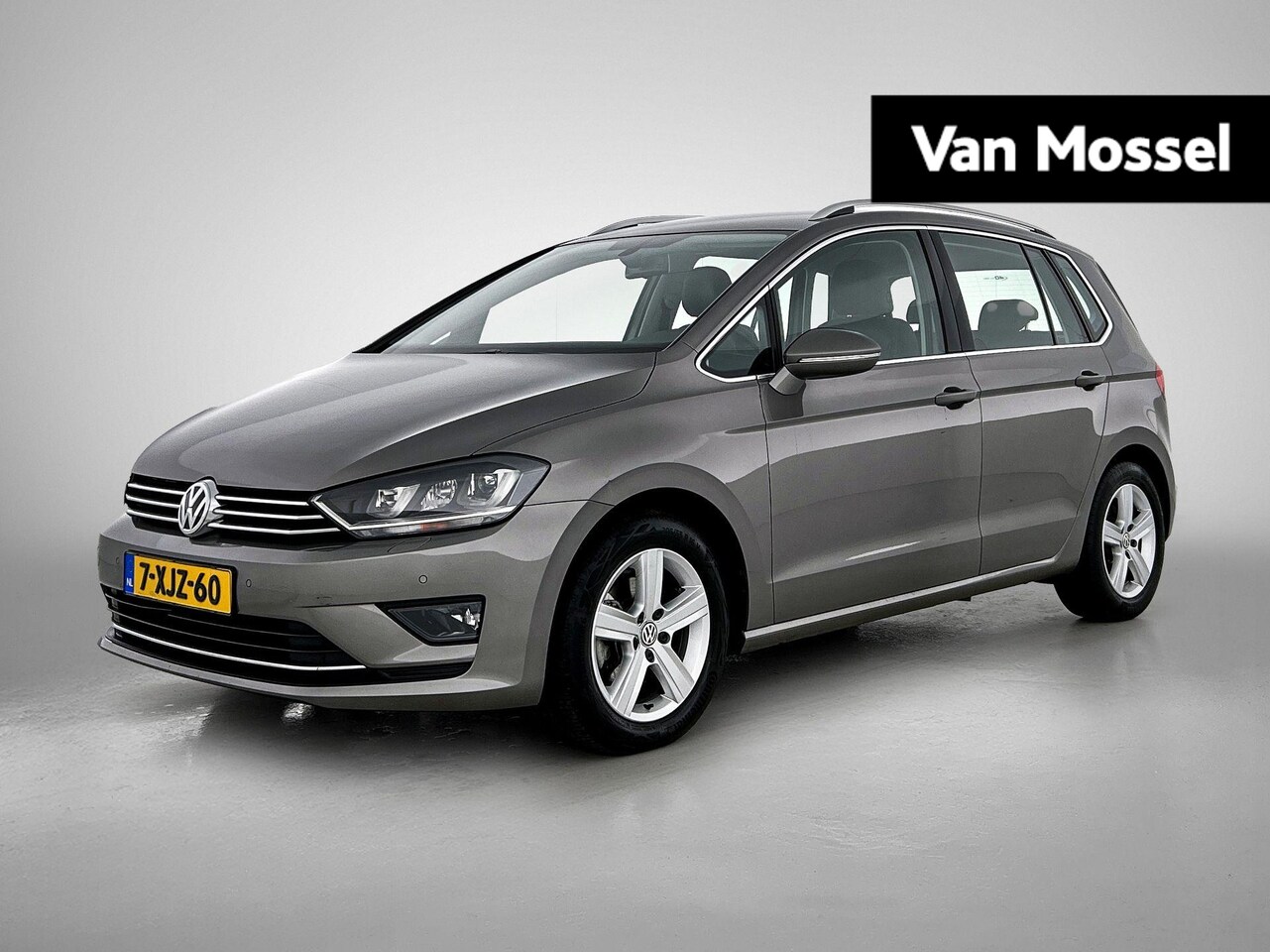 Volkswagen Golf Sportsvan - 1.2 TSI Highline | AUTOMAAT | NAVIGATIE | STOELVERWARMING | PARKEERSENSOREN | TREKHAAK | L - AutoWereld.nl