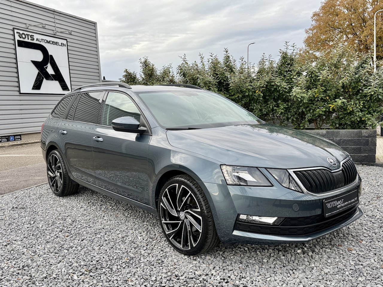 Skoda Octavia Combi - 1.0 TSI DSG Ambition Navi|Cruis|PDC|Media Antraciet - AutoWereld.nl