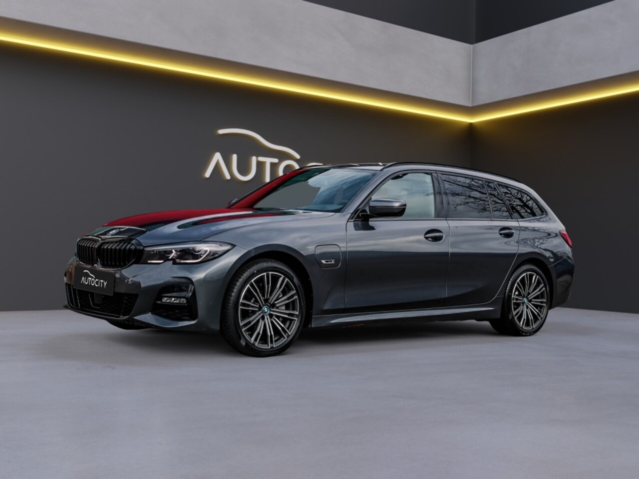 BMW 3-serie Touring - 330e M Sport Shadow Line l Memory l Drivin Assistant l Laser l H - AutoWereld.nl