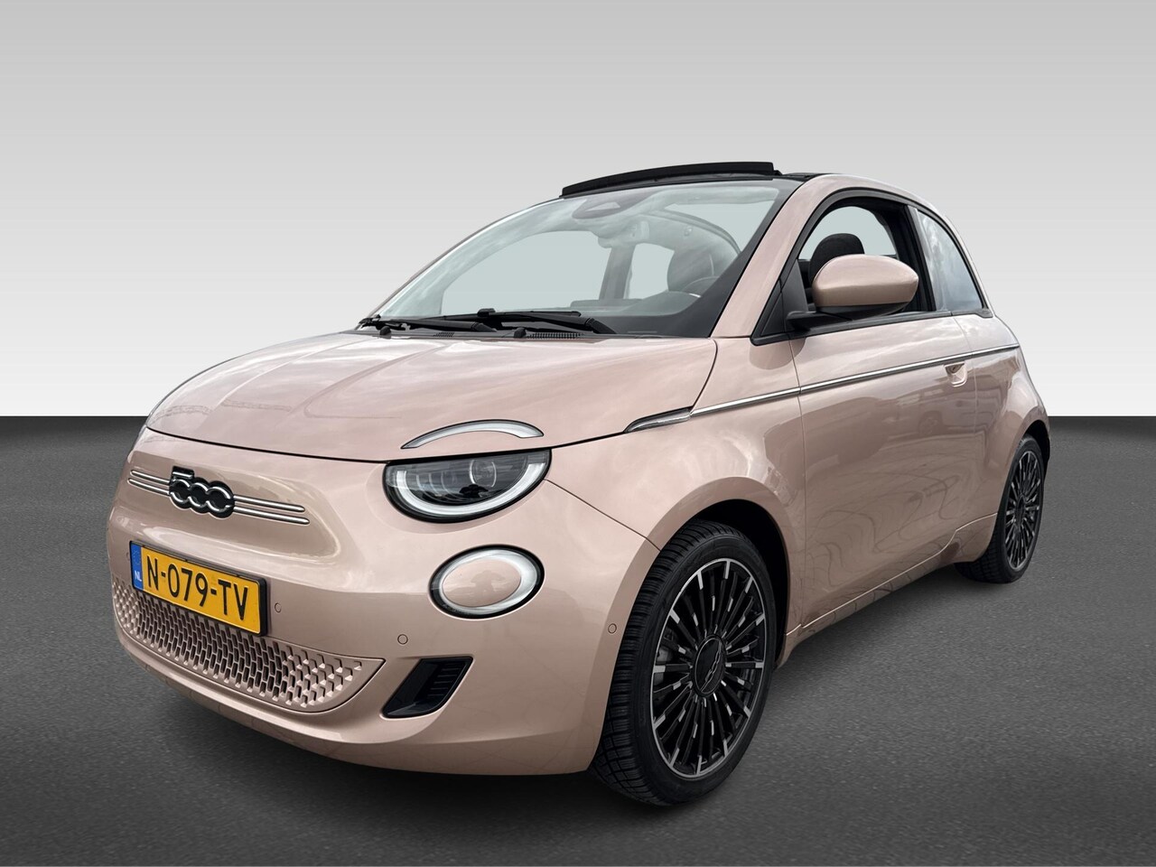 Fiat 500 C - 42kWh 118PK AUTOMAAT ICON CABRIOLET FULL LED NAVI WINTERPACK CAMERA - AutoWereld.nl