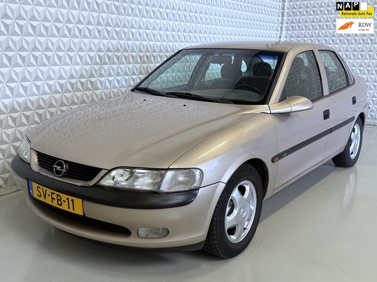 Opel Vectra - 1.6i-16V Diamond / APK tot 10-11-2026 geldig! (1998) - AutoWereld.nl