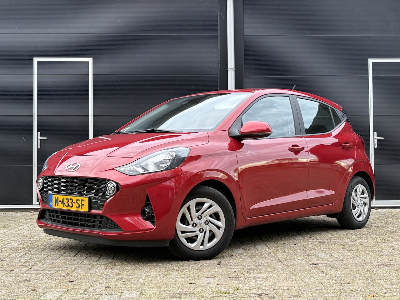 Hyundai i10 - 1.0 Comfort Smart 5-zits | Automaat | Navigatie | Trekhaak | NL-auto - AutoWereld.nl