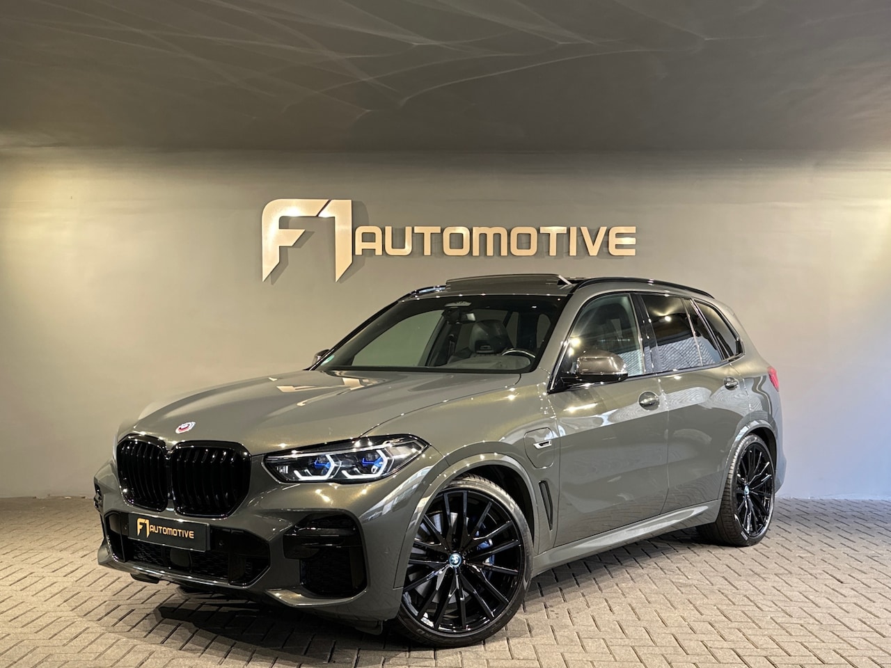 BMW X5 - XDrive45e M Sport Pano|M Seat|H/K|Laser|Carbon|Massage - AutoWereld.nl