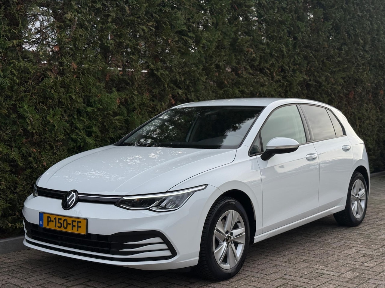 Volkswagen Golf - 1.0 TSI Life CarPlay Camera LED - AutoWereld.nl