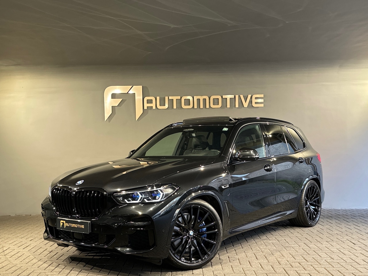 BMW X5 - XDrive45e M Sport Pano|M Seat|HuD|Massage|Trekh|Carbon - AutoWereld.nl