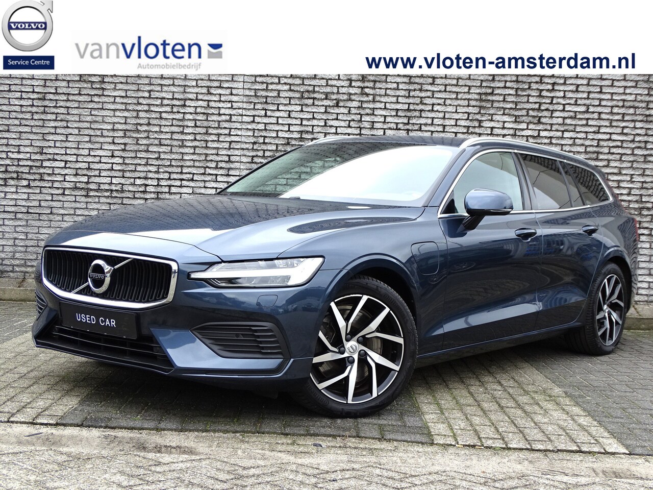 Volvo V60 - 2.0 T8 Twin Engine AWD Inscription | Trekhaak | Stuurverwarming - AutoWereld.nl