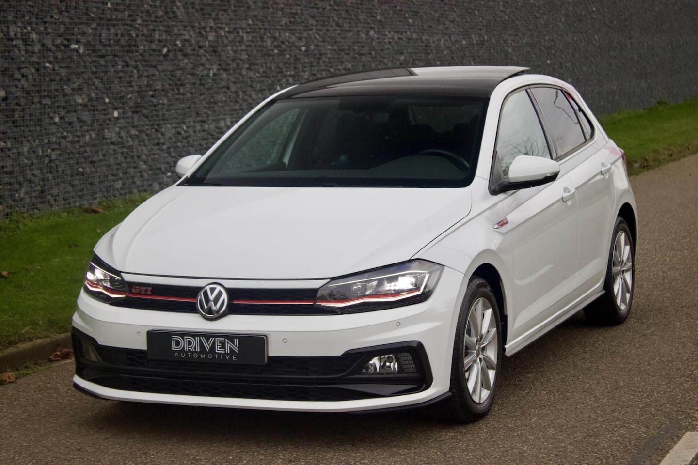 Volkswagen Polo - 2.0 TSI GTI | Panoramadak - Virtual - LED - AutoWereld.nl