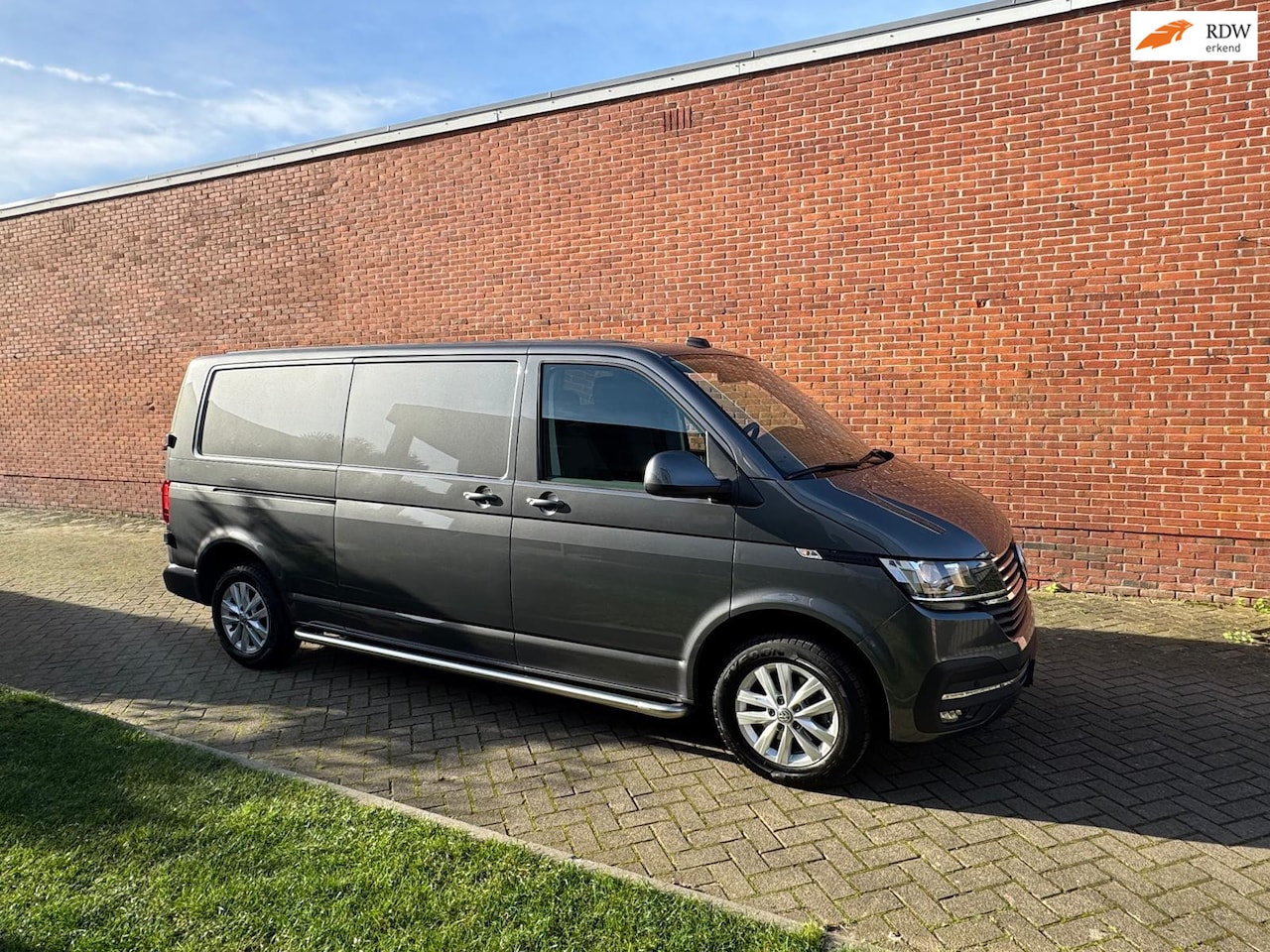 Volkswagen Transporter - 2.0 TDI L2H1 28 Bulli Highline - AutoWereld.nl