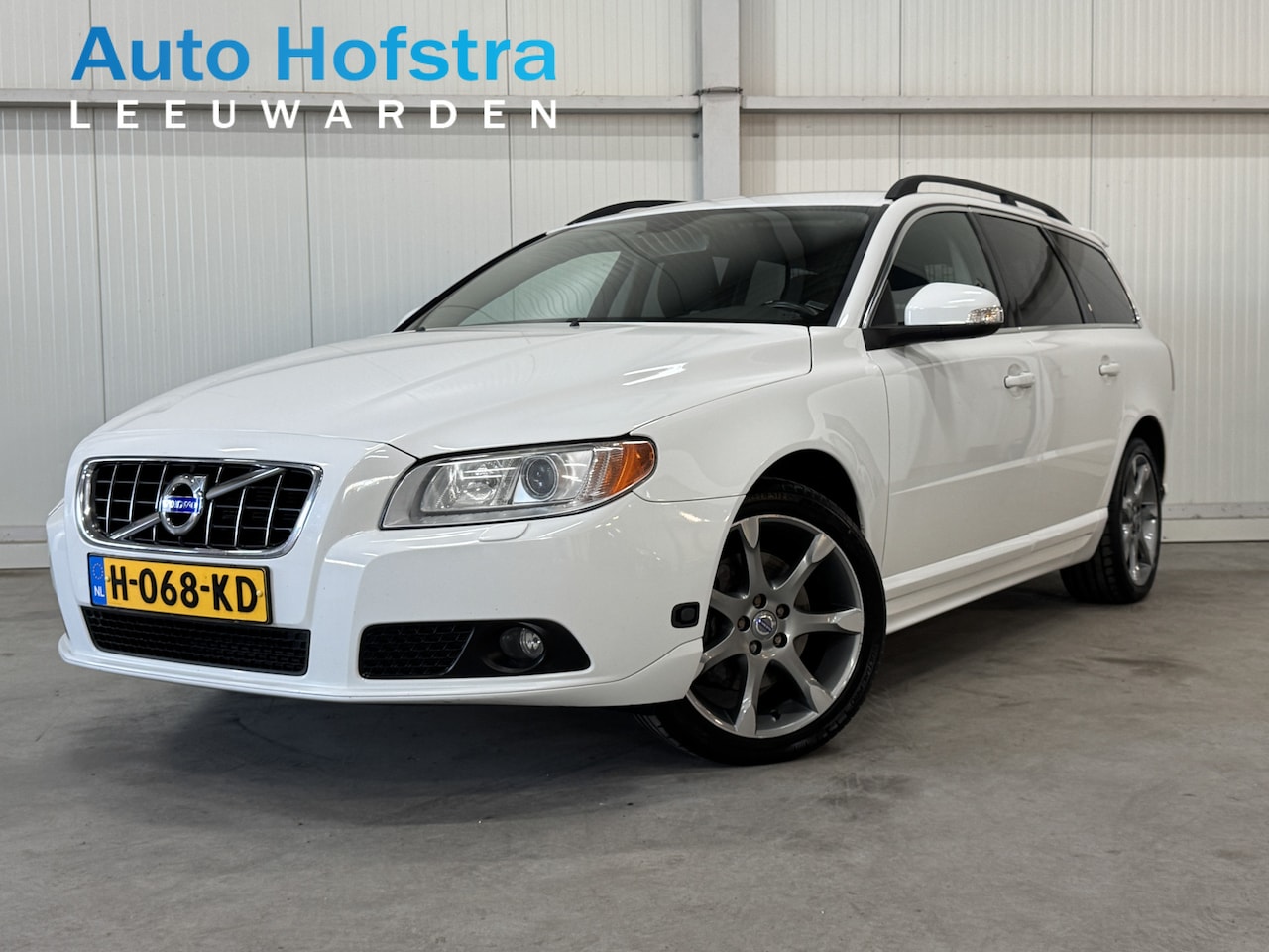 Volvo V70 - 2.5 FT 5-Cilinder 232 PK Summum LPG-G3 NW.DB-RIEM | YOUNGTIMER !!! - AutoWereld.nl