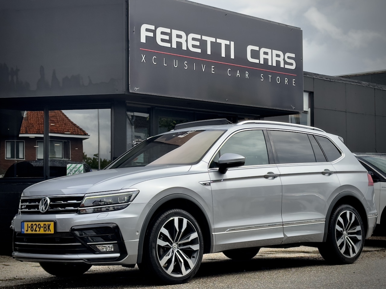 Volkswagen Tiguan Allspace - 1.5 TSI AUT7 HIGHLINE 3X R-LINE 7PERS PANODAK NAVI CAMERA DIGI-DASH APPLE-CARPLAY LED LMV - AutoWereld.nl