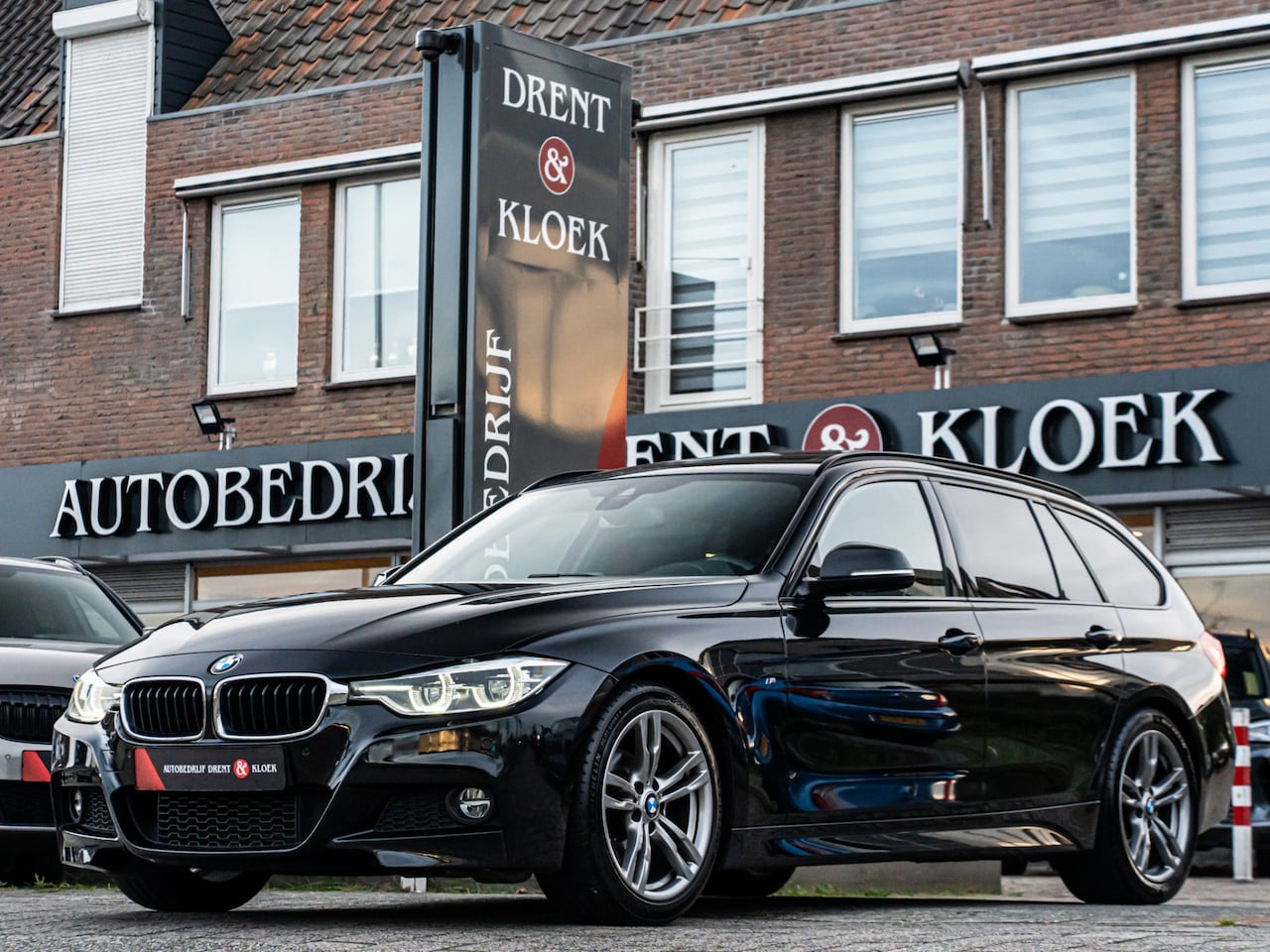 BMW 3-serie Touring - 318d High Exe M-Sport PANO HUD SHADQW LINE CAMERA LEDER 18 INCH LED - AutoWereld.nl