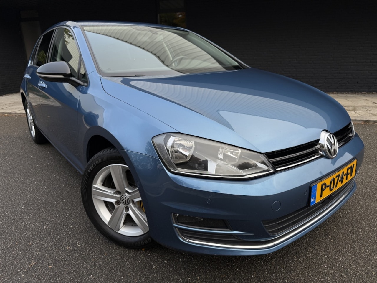 Volkswagen Golf - 1.4 TSI Highline // Goed uitgeruste automaat // - AutoWereld.nl