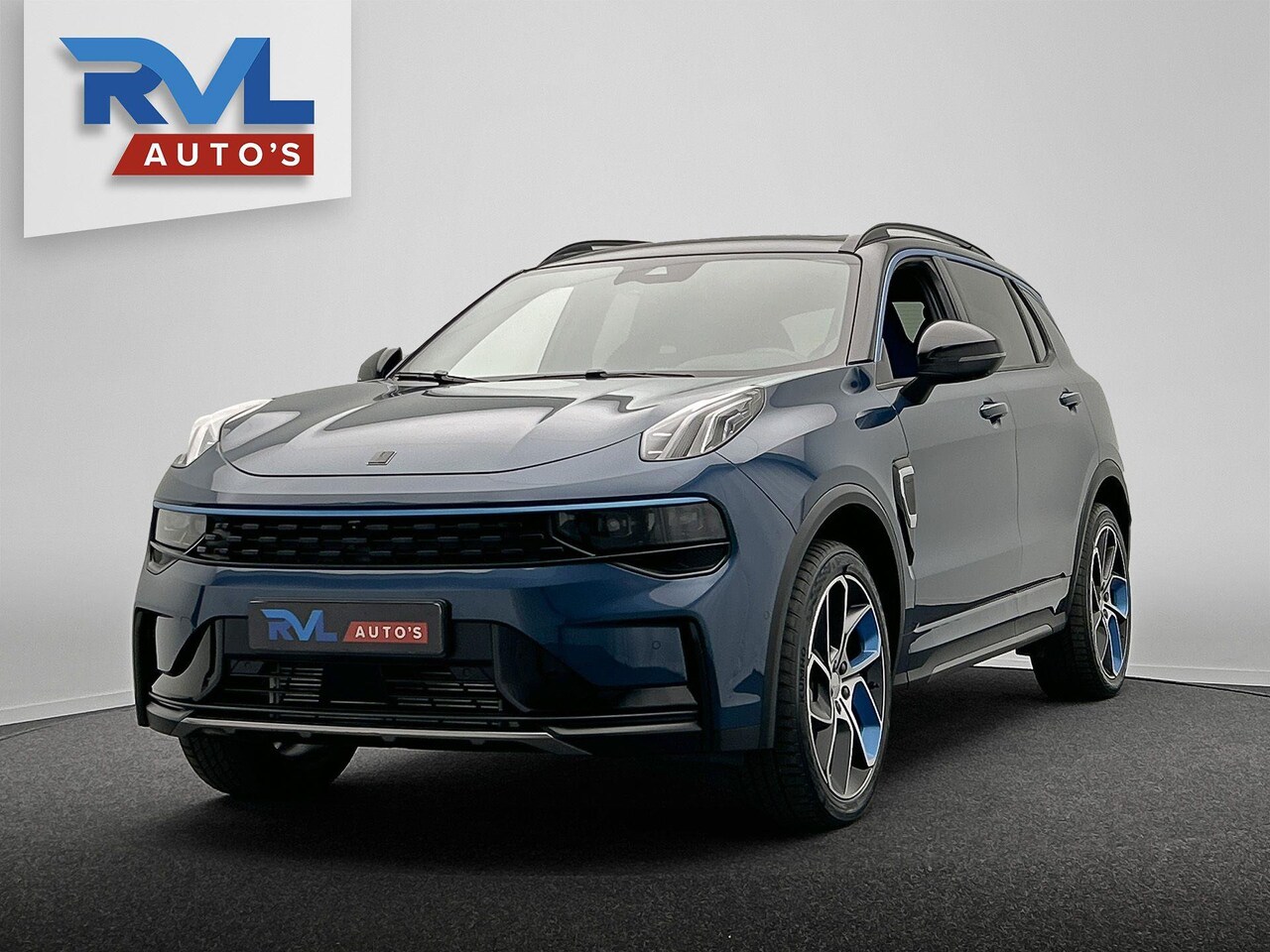 Lynk & Co 01 - 1.5 261PK Plug-in Hybrid *Zwarte Hemel* Stuurwiel verwarmd* 360° Camera Pano/dak Apple/Car - AutoWereld.nl