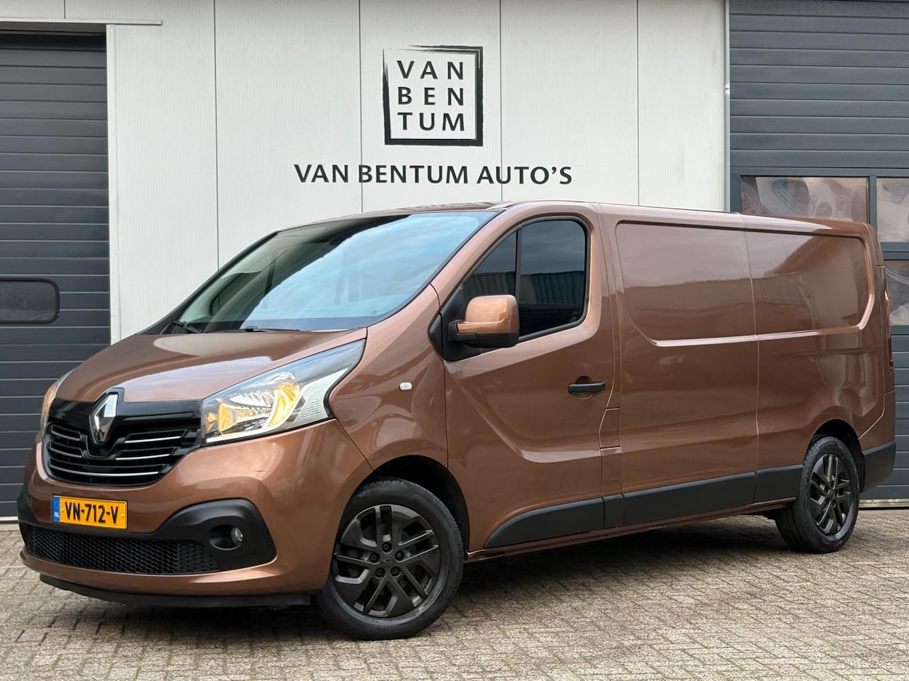 Renault Trafic - 1.6dCi 140pk L2H1 Airco Cruise 3-pers. GEÏSOLEERD - AutoWereld.nl