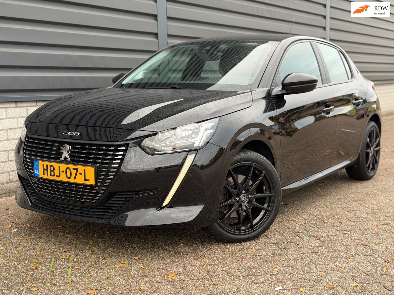 Peugeot 208 - 1.2 PureTech Active Pack Navi Cruise CARPLAY AUTOMAAT!! - AutoWereld.nl
