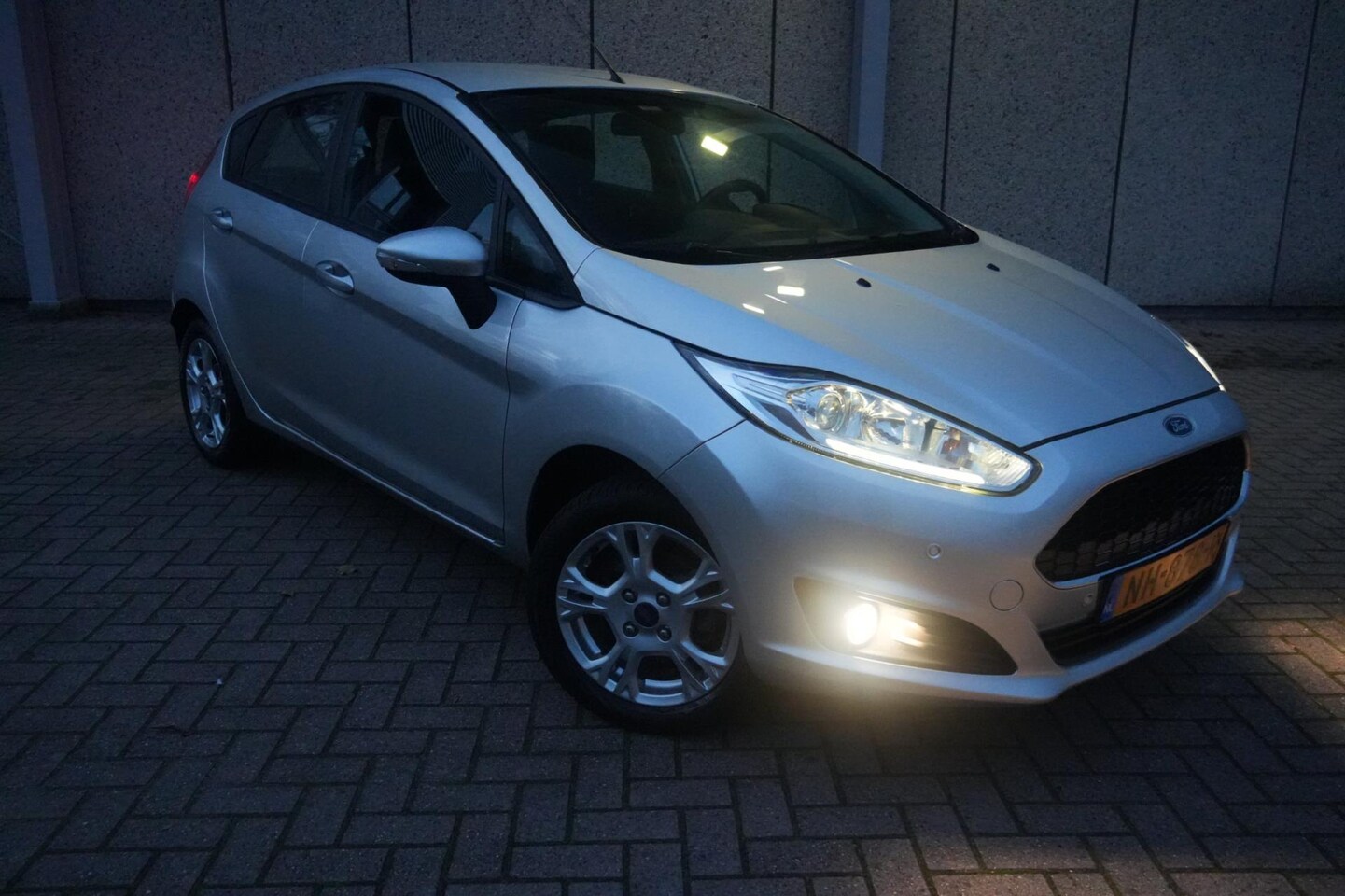 Ford Fiesta - 1.0 Style Ultimate Org.NL,Lage KM, Sensoren, Airco,Navi,Cruise,Onderhouds beurt gehad,Zeer - AutoWereld.nl