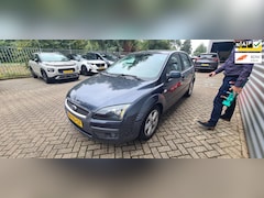 Ford Focus - 1.6-16V Futura