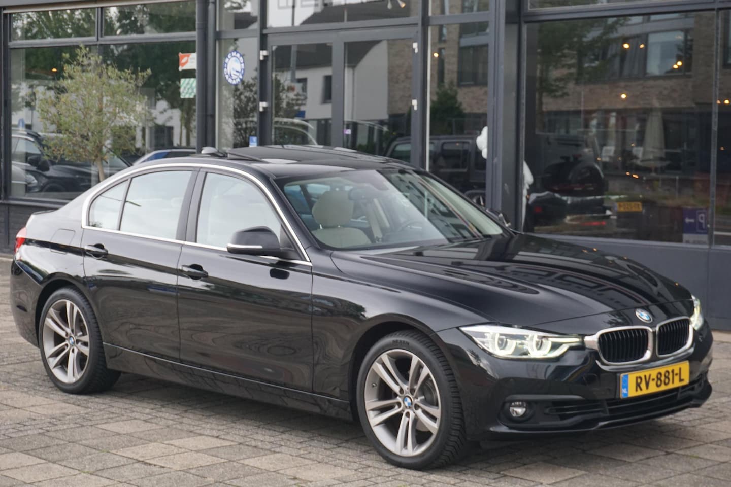 BMW 3-serie - 320i Corporate Lease High Executive | LCI | DAK | HUD | LEER - AutoWereld.nl