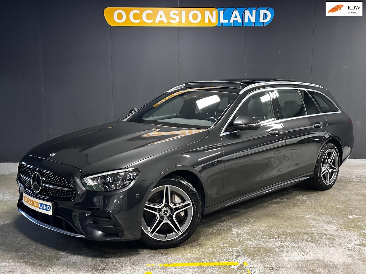 Mercedes-Benz E-klasse Estate - 300 e AMG Line|PANO|SFEER|LED|KEYLESS|ACC|CARPLAY|DODEHOEK|CAMERA|18INCH| - AutoWereld.nl
