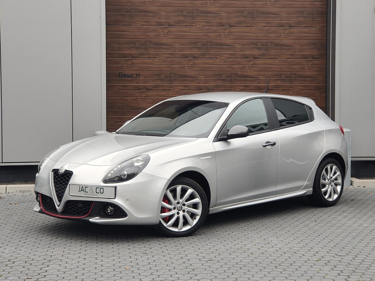 Alfa Romeo Giulietta - 1.4 Turbo Super Ned. Auto - Zwart leder - Navigatie - AutoWereld.nl