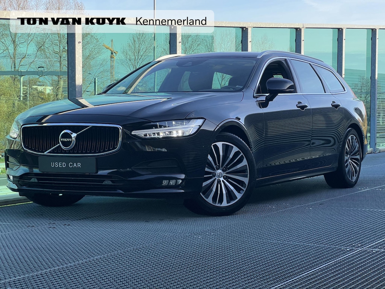Volvo V90 - 2.0 T4 Business Luxury+ Automaat, Leder, Panoramadak, Trekhaak semi elektrisch inklapbaar, - AutoWereld.nl