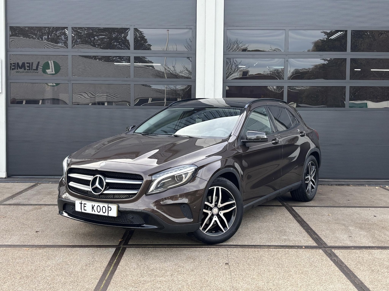 Mercedes-Benz GLA-Klasse - 180 Ambition | Panoramadak | Navigatie | Bi-Xenon | 1e eigenaar!! | - AutoWereld.nl