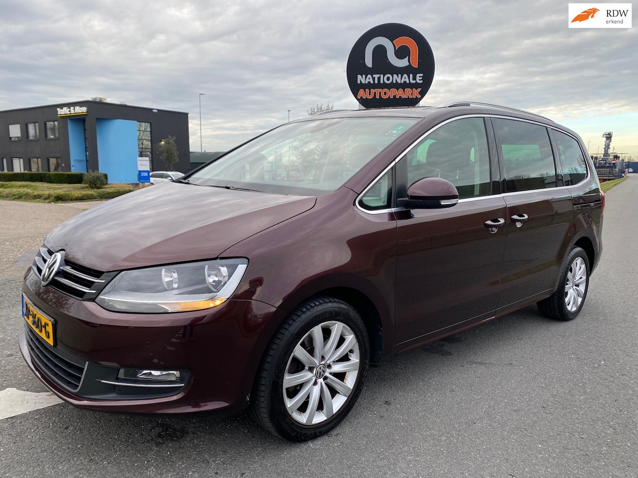 Volkswagen Sharan - 2016 * 2.0 TDI Highline * AUTOMAAT * EURO 6 * 7.PERSONEN * PANO * TOP AUTO !! - AutoWereld.nl