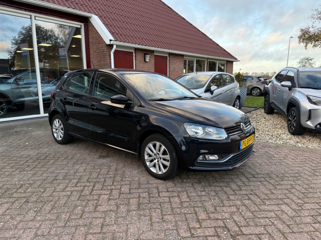 Volkswagen Polo - 1.2 TSI COMFORTLINE 5-DRS AIRCO/CRUISE/VELGEN/ENZ. - AutoWereld.nl