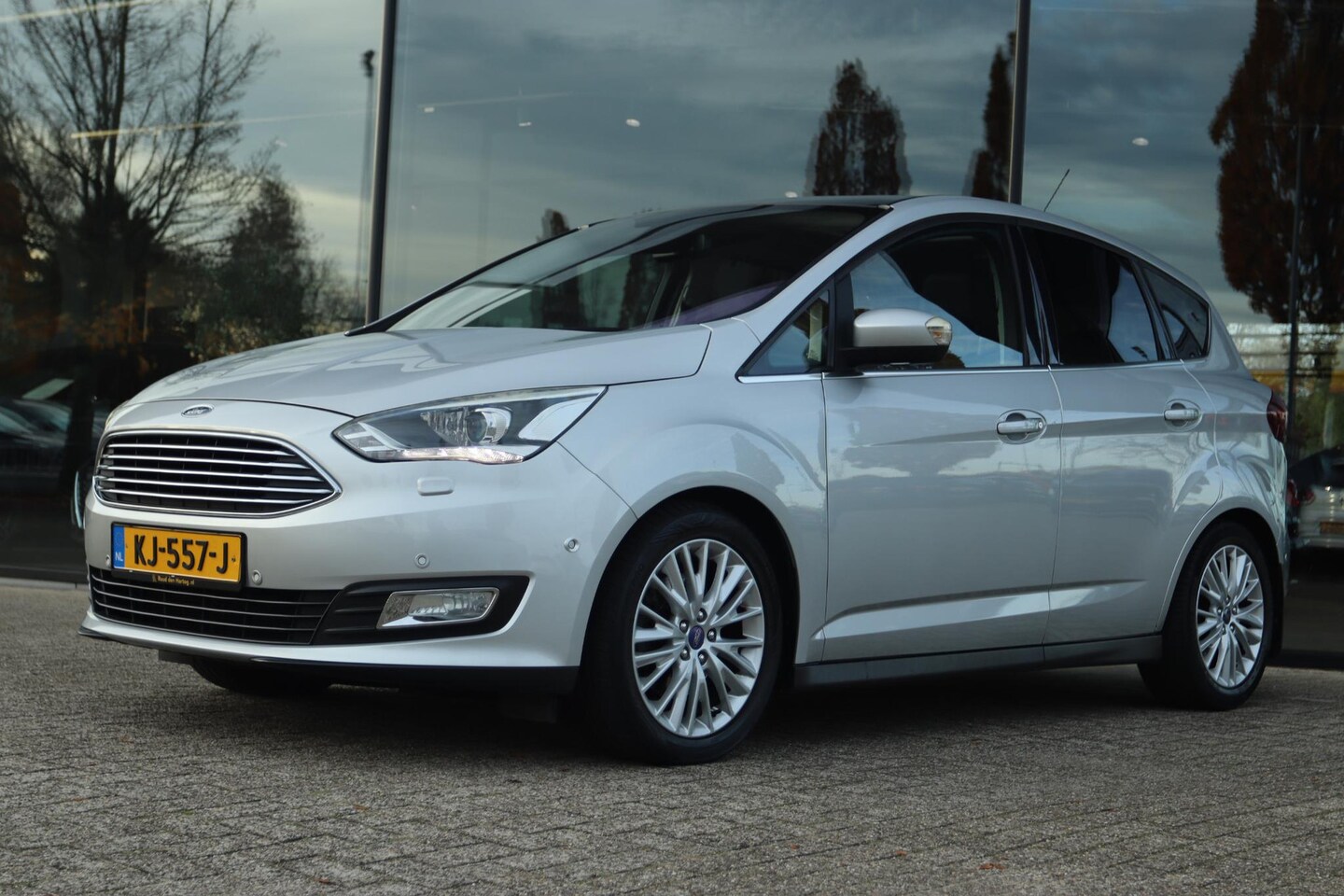 Ford C-Max - 1.5 TITANIUM | PANO | XENON | WINTERPACK | CAMERA | TREKHAAK | KEY-LESS | NAVI - AutoWereld.nl