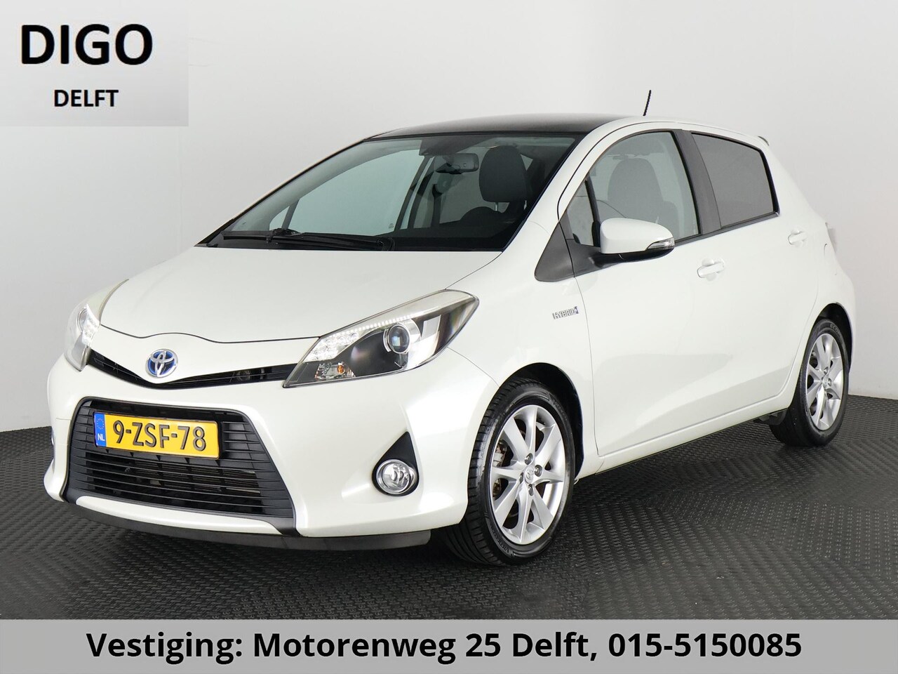 Toyota Yaris - 1.5 HYBRID DYNAMIC NAVI 56.000 KM !! . PANORAMA DAK . PARKEER CAMERA. LEDER. CRUISE CONTRO - AutoWereld.nl