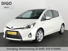 Toyota Yaris - 1.5 HYBRID DYNAMIC NAVI 56.000 KM . PANORAMA DAK . PARKEER CAMERA. LEDER. CRUISE CONTROL