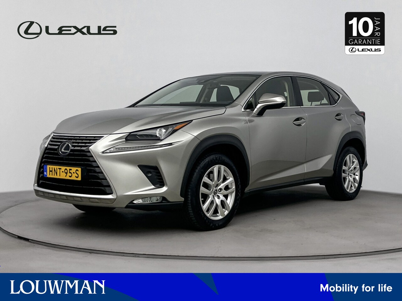 Lexus NX - 300h AWD Luxury Edition Limited | Glazen Panoramadak | Groot Navigatie | Zwart Leder inter - AutoWereld.nl