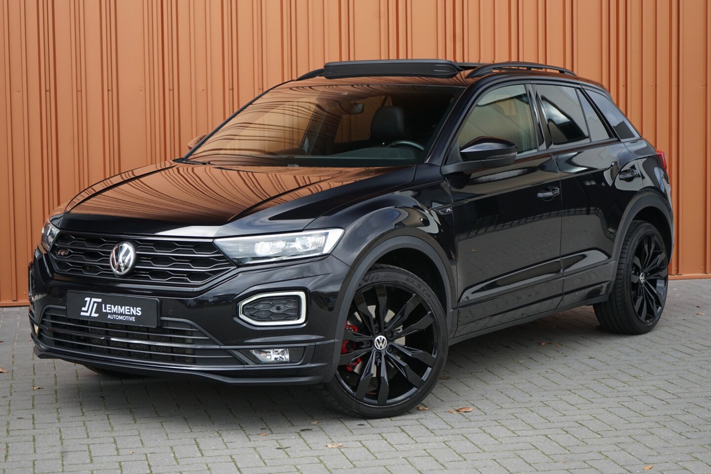 Volkswagen T-Roc - 2.0 TSI 4M R-LINE DSG Panodak Virtual Suzuka LED Carplay Keyless - AutoWereld.nl