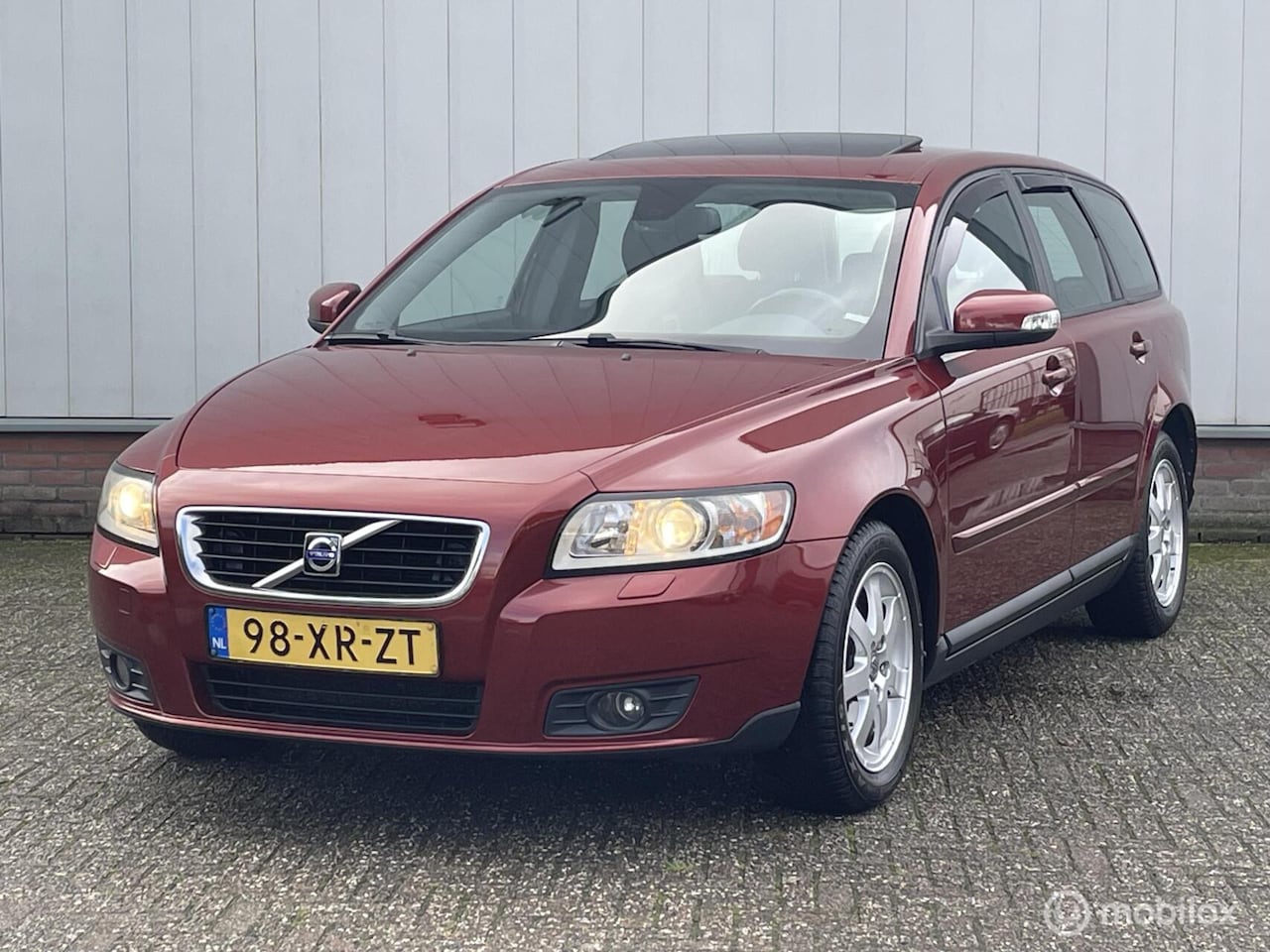 Volvo V50 - 1.8F Edition II | Climate & Cruise control | stoelverwarming | Tr.haak | Schuifdak | Zeer - AutoWereld.nl