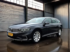 Volkswagen Passat Variant - 1.4 TSI PHEV GTE Business Carplay_Camera_trekh_Stoel massage
