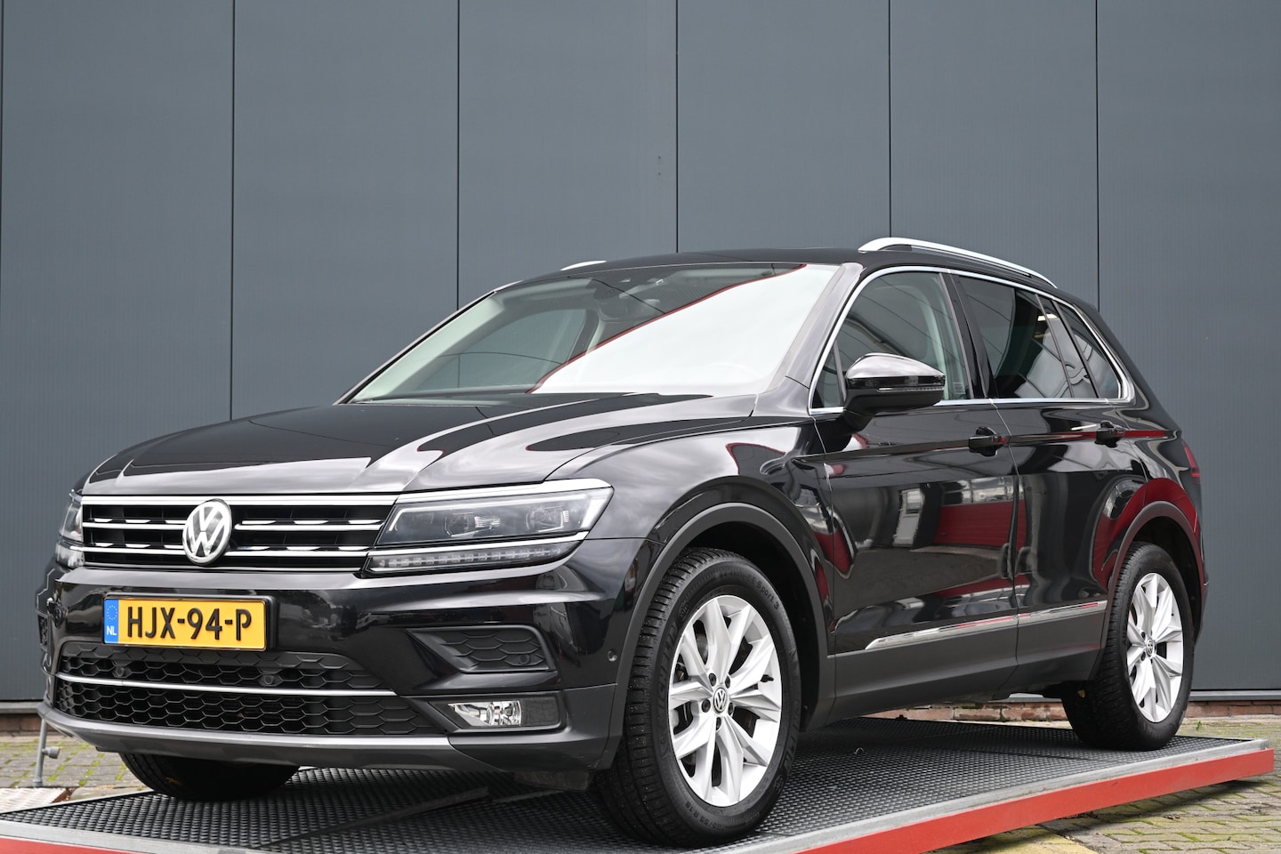 Volkswagen Tiguan - 1.5 TSI ACT Highline panoramadak camera - AutoWereld.nl