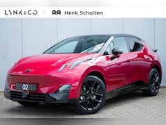 Lynk & Co 02 - More 272PK 66 kWh 20" Black Edition Wielen, 360 Graden Camera, Harman Kardon, Panoramadak,