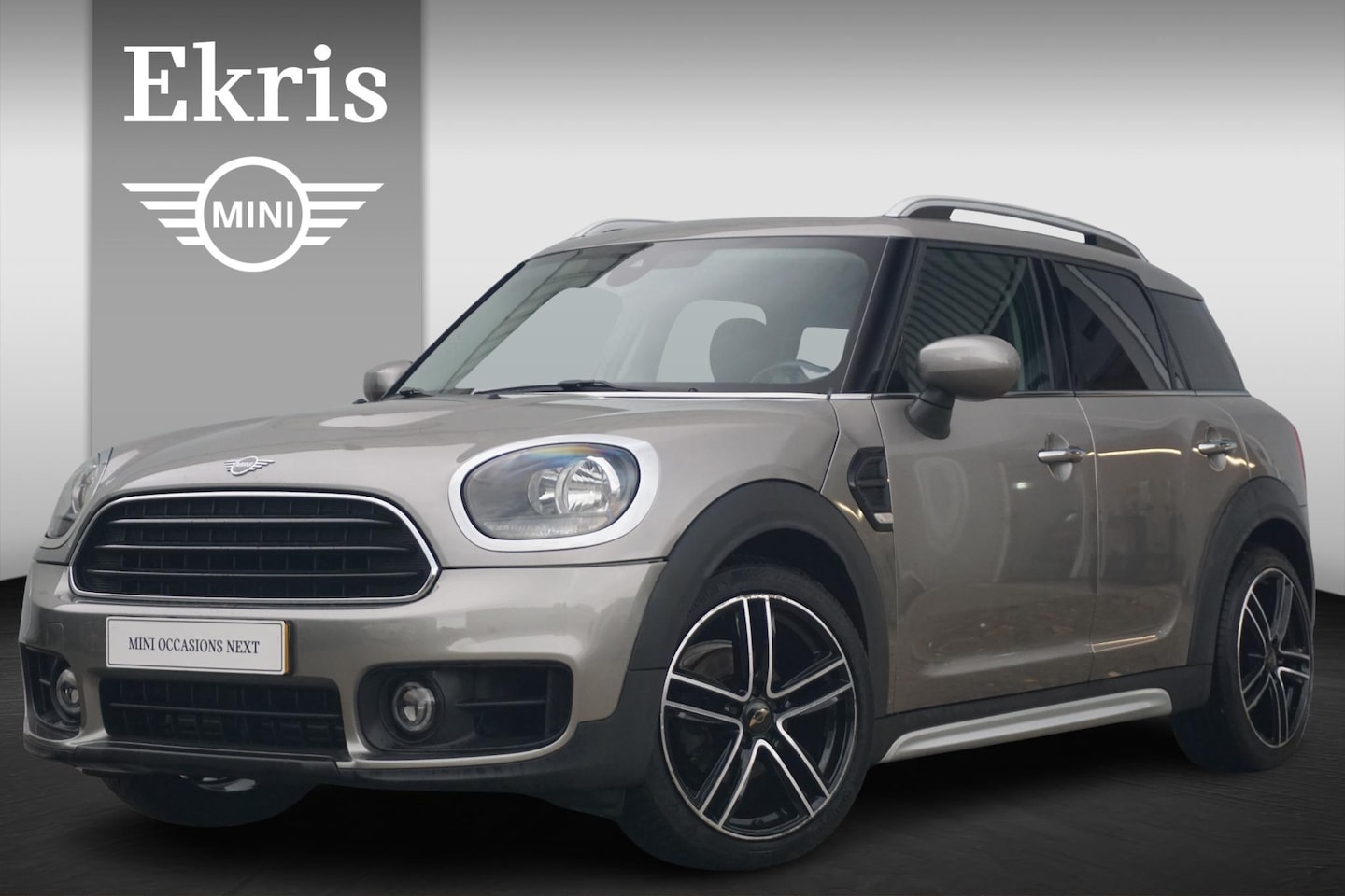 MINI Countryman - One Business Edition | Cruise Control | Parkeersensoren Achter | Connected Navigation - AutoWereld.nl