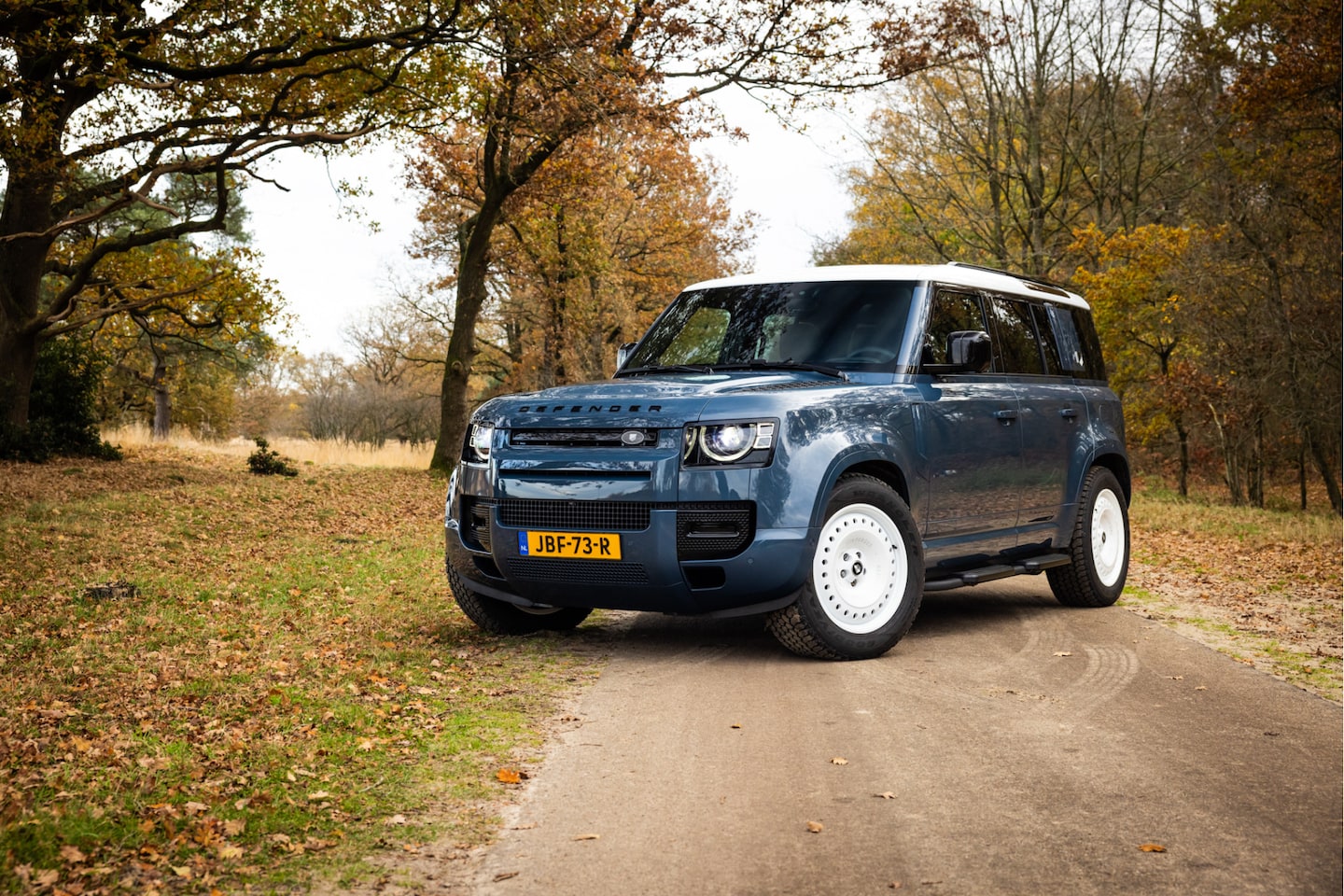 Land Rover Defender 110 - 2.0 P300e 110 Heritage Customs Nieuwstaat - AutoWereld.nl