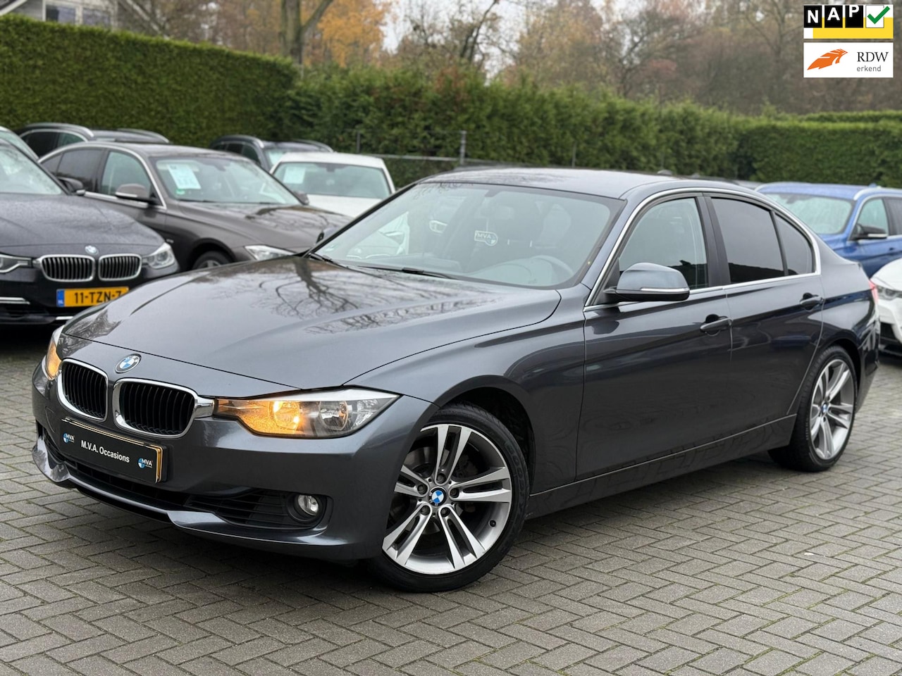 BMW 3-serie - 320i Executive Sport|Nieuwe Distributieketting|Trekhaak|Cruise control|Airco|18 inch|Nette - AutoWereld.nl