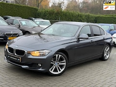 BMW 3-serie - 320i Executive Sport|Nieuwe Distributieketting|Trekhaak|Cruise control|Airco|18 inch|Nette