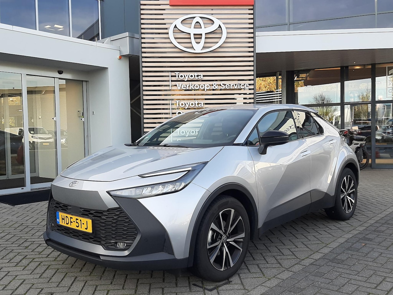 Toyota C-HR - 1.8 Hybrid 140 Dynamic BLIND-SPOT APPLE/ANDROID NAVI KEYLESS PARK-SENSOREN LM-VELGEN AD-CR - AutoWereld.nl