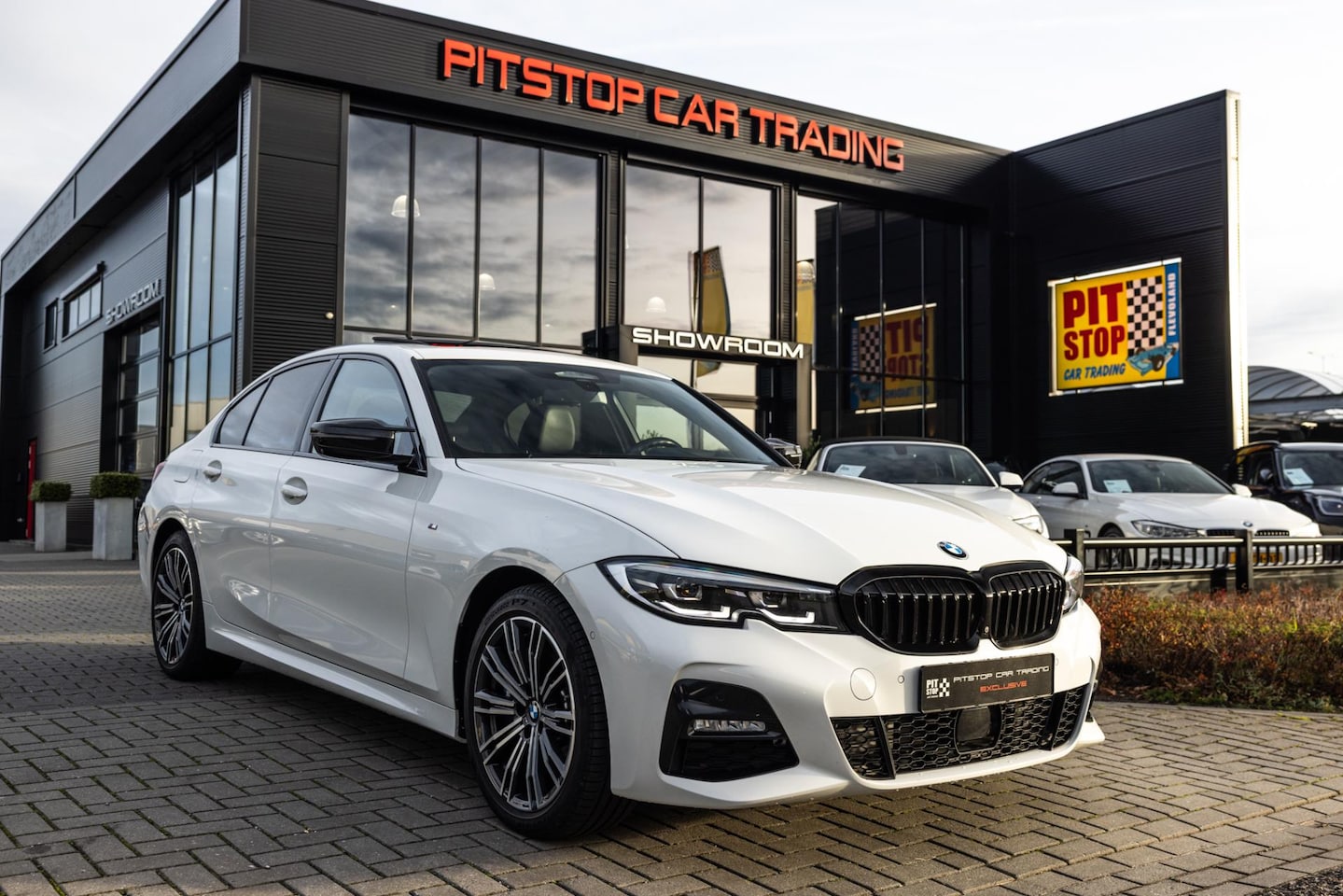 BMW 3-serie - 330e High EXE, M-Sport, Pano, Trekhaak, ACC, Full option! - AutoWereld.nl